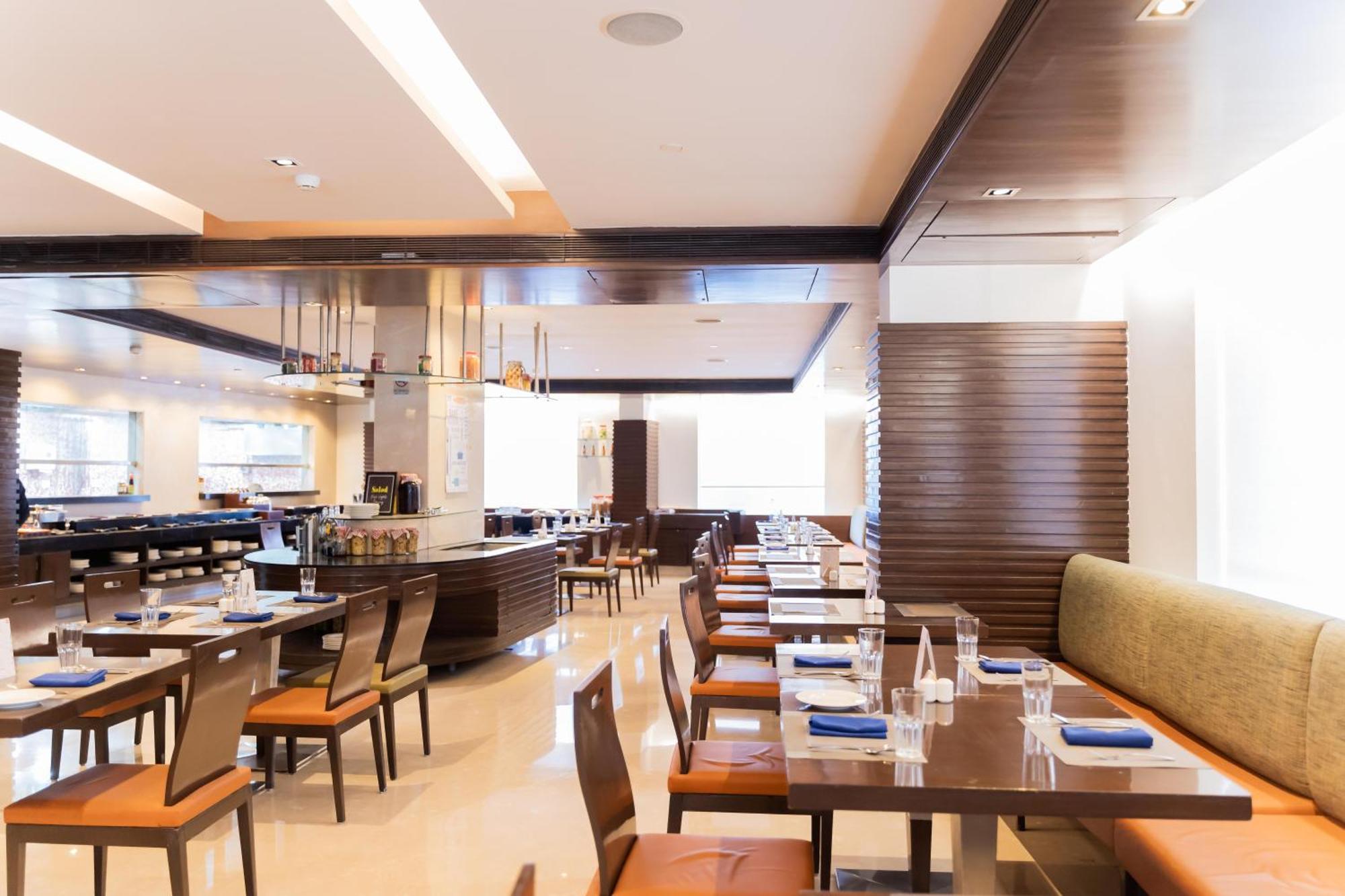 Four Points By Sheraton Ahmadábád Exteriér fotografie